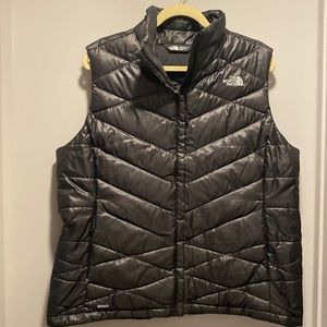 Black The North Face 550 Puffer Vest